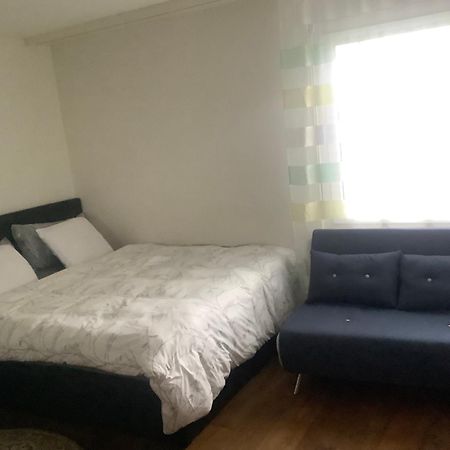 Chambre Spacieuse Et Confortable Avec Ecran Plat Oetwil an Der Limmat Extérieur photo