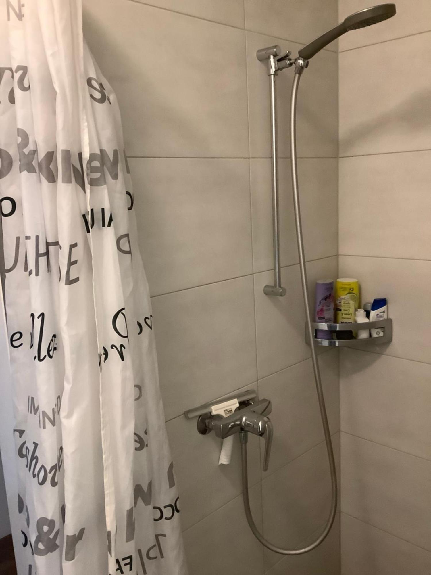 Chambre Spacieuse Et Confortable Avec Ecran Plat Oetwil an Der Limmat Extérieur photo